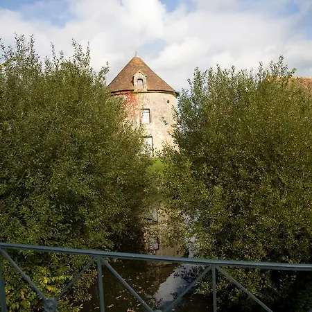 Chateau De Villiers Bed & Breakfast Essay