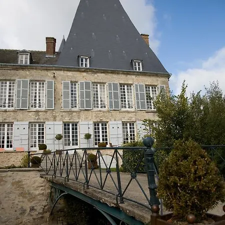 Chateau De Villiers Bed & Breakfast *
