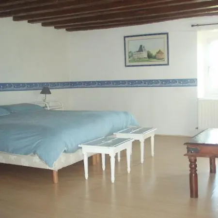 Chateau De Villiers Bed & Breakfast Essay