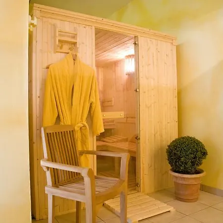 Chateau De Villiers Bed & Breakfast *