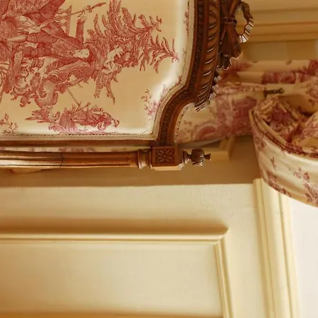 Chateau De Villiers * Essay