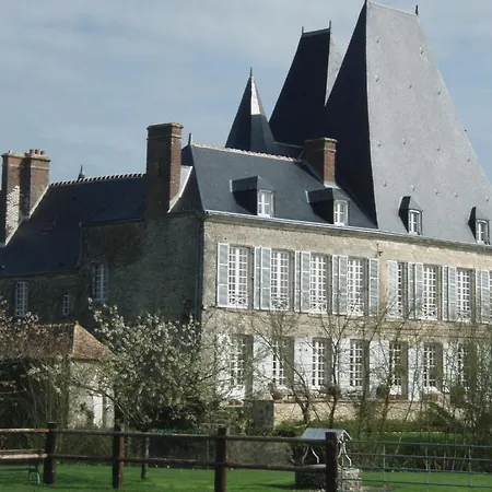 Chateau De Villiers Bed & Breakfast *